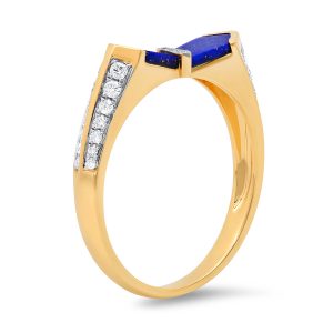 An 18Ct yellow gold ring set with 0.30ct of diamonds and 0.34ct of Lapis Lazuli